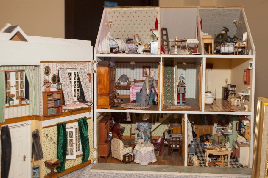 All things Dolls House